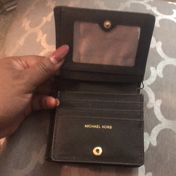 Michael Kors signature bifold wallet - Picture 8 of 17